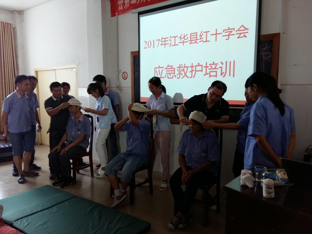 江华县红十字会为企业员工进行应急救护培训