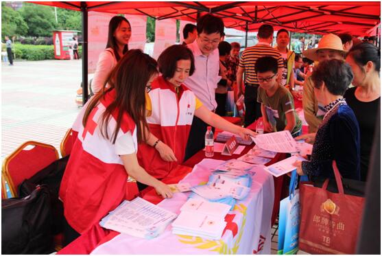 市红十字会参与“5·12”防震减灾日宣传活动
